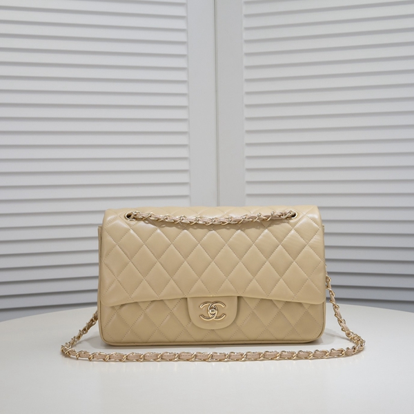 シャネルバッグ正面デザイン